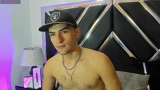 AlekRuizx online show from 10.15.25