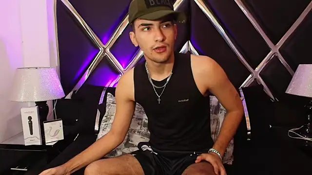 AlekRuizx online show from 10.18.25