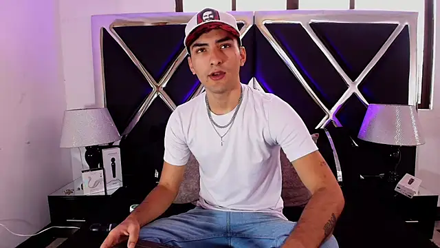 AlekRuizx online show from 10.27.25