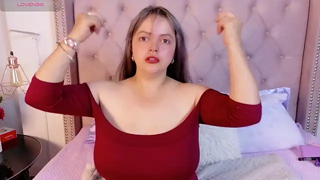 Snapshot of vintoria_cherry chatting on 06.19.26 vintoria cherry online show from 06.19.26
