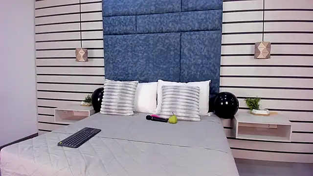 NatyLeone online show from 10.08.25