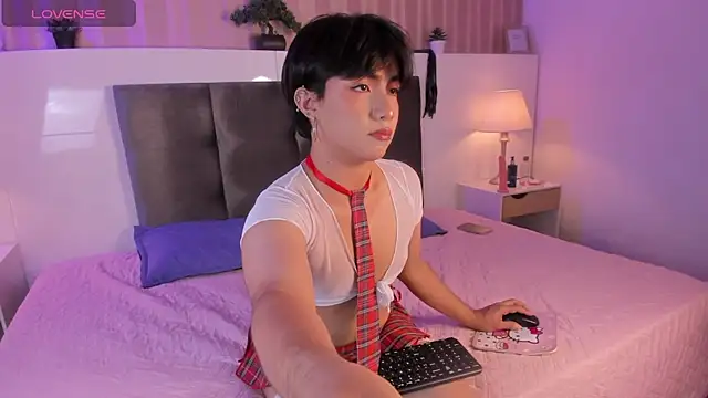 Creamy Angelo online show from 09.10.25