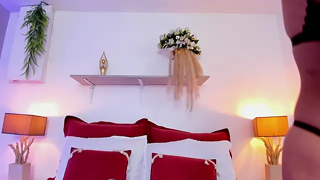 LuciaBenett  online show from 11.24.25