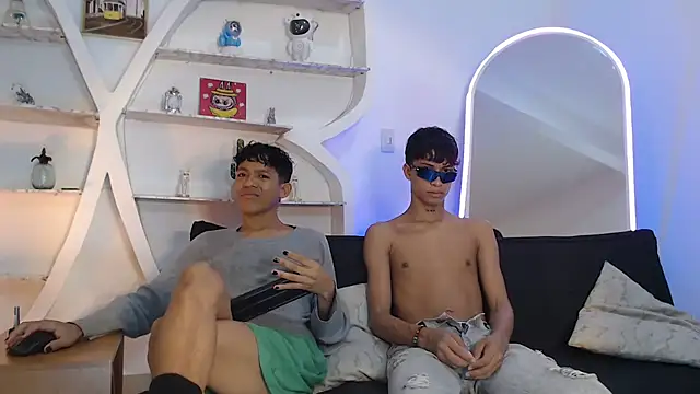 Snapshot of BEAUTY_BOYS1 chatting on 10.01.25 BEAUTY BOYS1 online show from 10.01.25