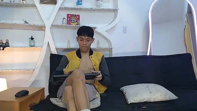 Snapshot of BEAUTY_BOYS1 chatting on 10.10.25 BEAUTY BOYS1 online show from 10.10.25