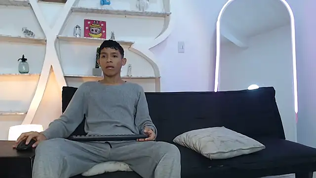 Snapshot of BEAUTY_BOYS1 chatting on 10.22.25 BEAUTY BOYS1 online show from 10.22.25