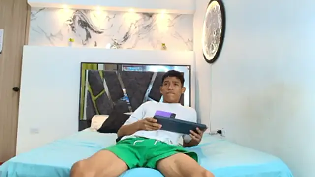 Snapshot of BEAUTY_BOYS1 chatting on 10.26.25 BEAUTY BOYS1 online show from 10.26.25