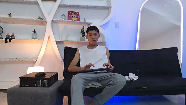 BEAUTY BOYS1 online show from 11.07.25