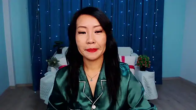 LiaPak online show from 10.03.25