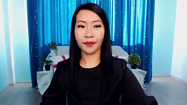 LiaPak online show from 10.13.25