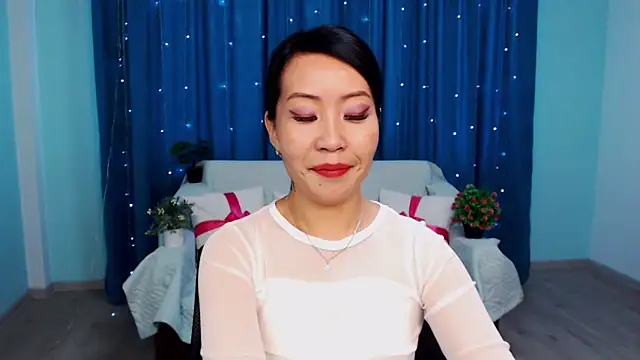 LiaPak online show from 10.21.25