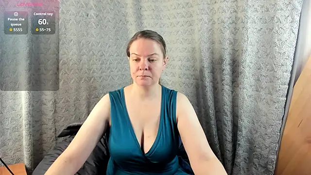 MiaLores online show from 11.12.25