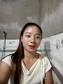 Snapshot of milo123-xx chatting on 10.04.25 milo123-xx online show from 10.04.25