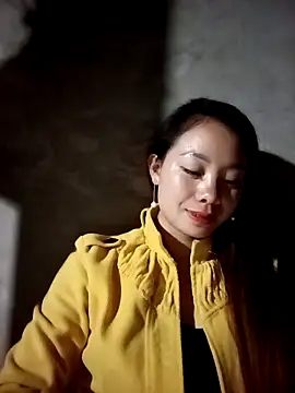 Snapshot of milo123-xx chatting on 10.28.25 milo123-xx online show from 10.28.25