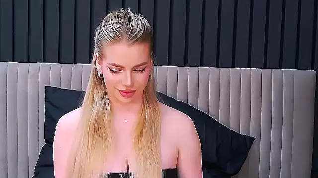 MilanaCeleste online show from 11.27.25