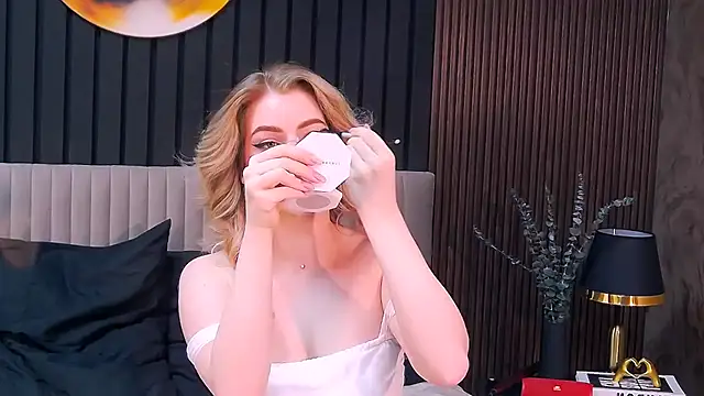 MilanaCeleste online show from 02.20.26