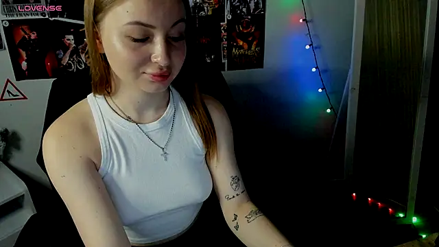 Snapshot of Rose_se chatting on 09.28.25 Rose se online show from 09.28.25