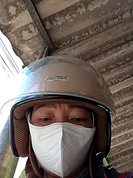 Snapshot of _Helala_ chatting on 10.05.25  Helala  online show from 10.05.25