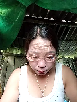 Snapshot of _Helala_ chatting on 10.08.25  Helala  online show from 10.08.25