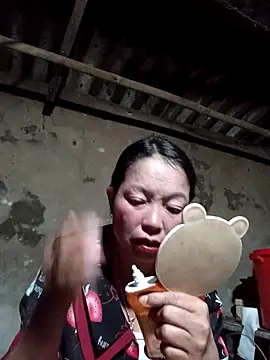 Snapshot of _Helala_ chatting on 10.18.25  Helala  online show from 10.18.25