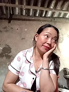 Snapshot of _Helala_ chatting on 10.26.25  Helala  online show from 10.26.25