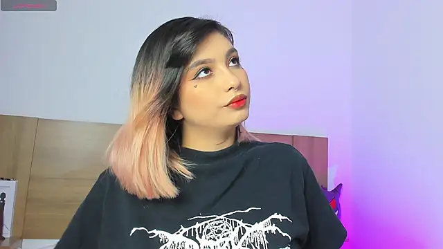 Snapshot of Akatsumi_ chatting on 10.15.25 Akatsumi online show from 10.15.25