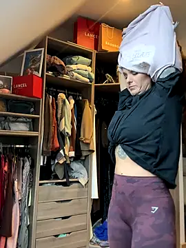 AmyStone   online show from 09.23.25