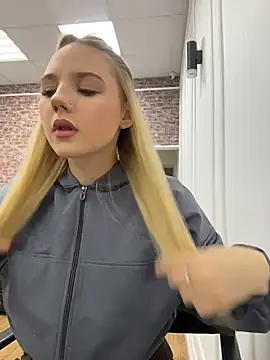 Sky Cutie online show from 11.08.25