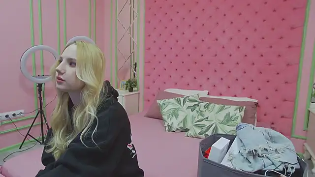 Sky Cutie online show from 05.28.26