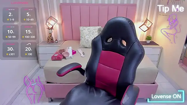 Snapshot of KATIAMOSS1 chatting on 10.15.25 KATIAMOSS1 online show from 10.15.25