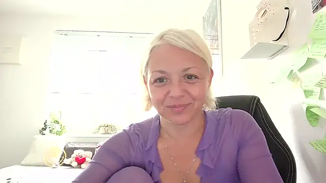 Linsy Kim online show from 09.17.25