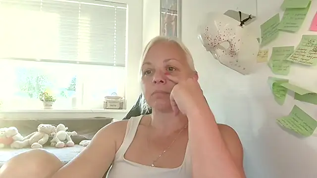 Linsy Kim online show from 09.21.25