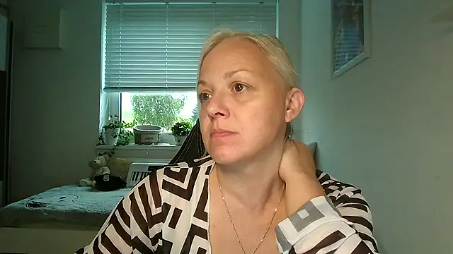 Linsy Kim online show from 10.09.25