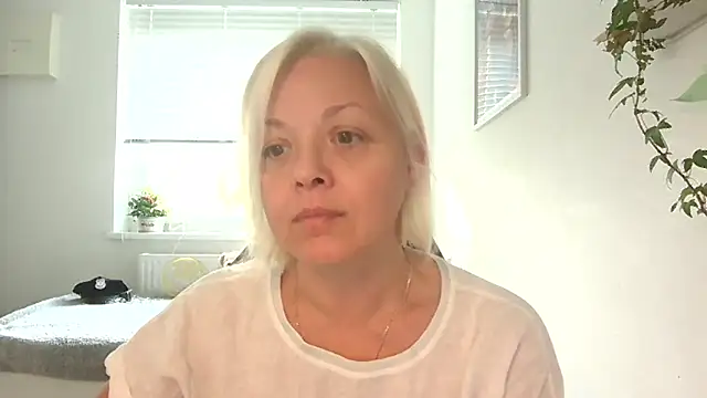 Linsy Kim online show from 10.14.25