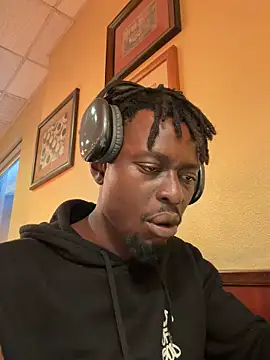 Snapshot of Vikehim chatting on 11.11.25 Vikehim online show from 11.11.25