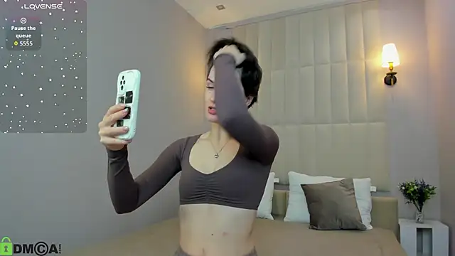 Snapshot of Adeline_Perle chatting on 09.25.25 Adeline Perle online show from 09.25.25