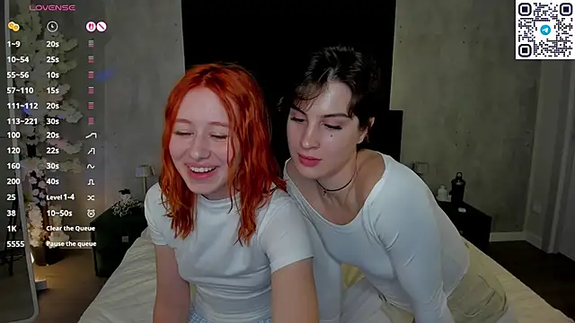 Snapshot of Adeline_Perle chatting on 09.28.25 Adeline Perle online show from 09.28.25