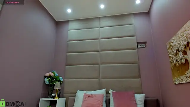 Snapshot of Adeline_Perle chatting on 10.04.25 Adeline Perle online show from 10.04.25