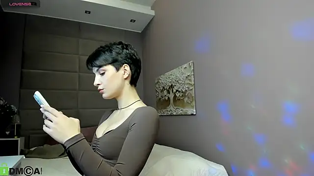 Snapshot of Adeline_Perle chatting on 10.10.25 Adeline Perle online show from 10.10.25