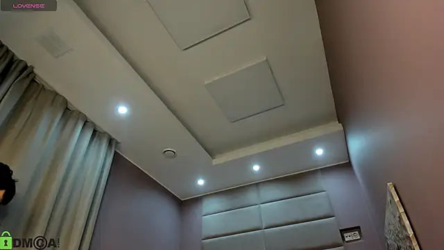 Snapshot of Adeline_Perle chatting on 10.15.25 Adeline Perle online show from 10.15.25