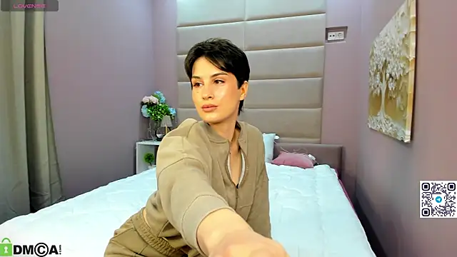 Snapshot of Adeline_Perle chatting on 10.21.25 Adeline Perle online show from 10.21.25