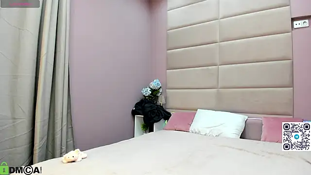 Snapshot of Adeline_Perle chatting on 10.24.25 Adeline Perle online show from 10.24.25