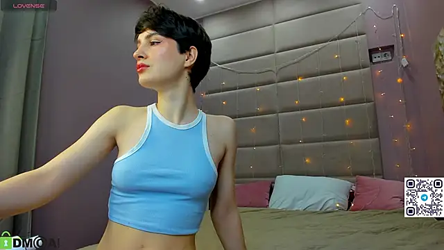 Adeline Perle online show from 11.05.25