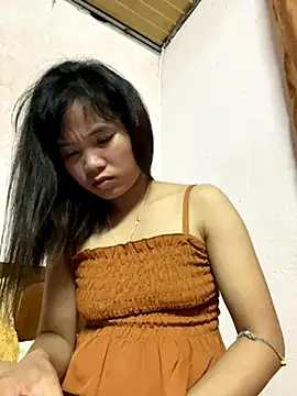 Snapshot of Ngoc-bbi chatting on 09.18.25 Ngoc-bbi online show from 09.18.25