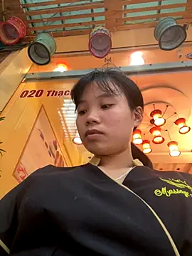 Snapshot of Ngoc-bbi chatting on 09.28.25 Ngoc-bbi online show from 09.28.25