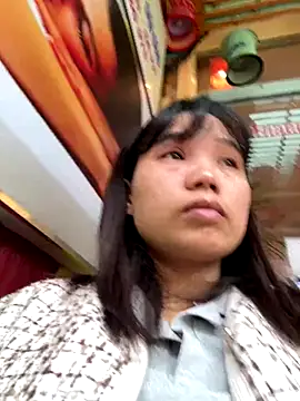 Snapshot of Ngoc-bbi chatting on 09.30.25 Ngoc-bbi online show from 09.30.25