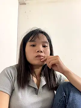 Snapshot of Ngoc-bbi chatting on 09.30.25 Ngoc-bbi online show from 09.30.25