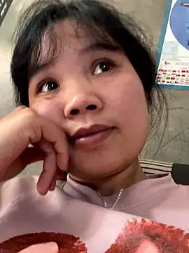 Snapshot of Ngoc-bbi chatting on 10.03.25 Ngoc-bbi online show from 10.03.25