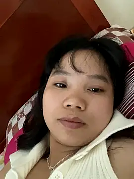 Snapshot of Ngoc-bbi chatting on 10.05.25 Ngoc-bbi online show from 10.05.25