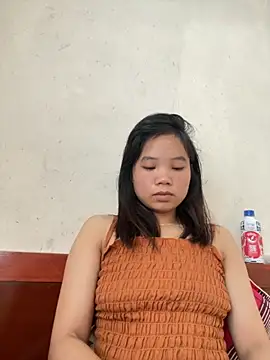 Snapshot of Ngoc-bbi chatting on 10.13.25 Ngoc-bbi online show from 10.13.25